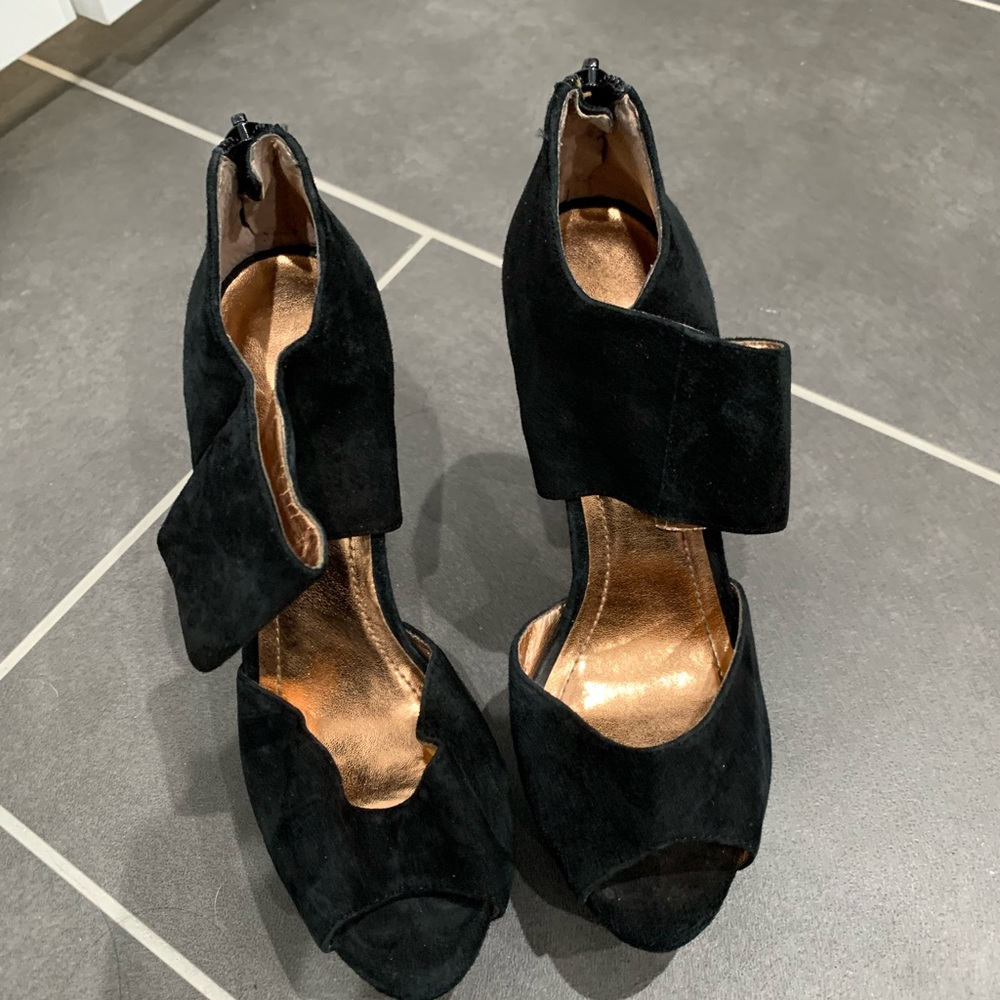 BCBG HIGH heels